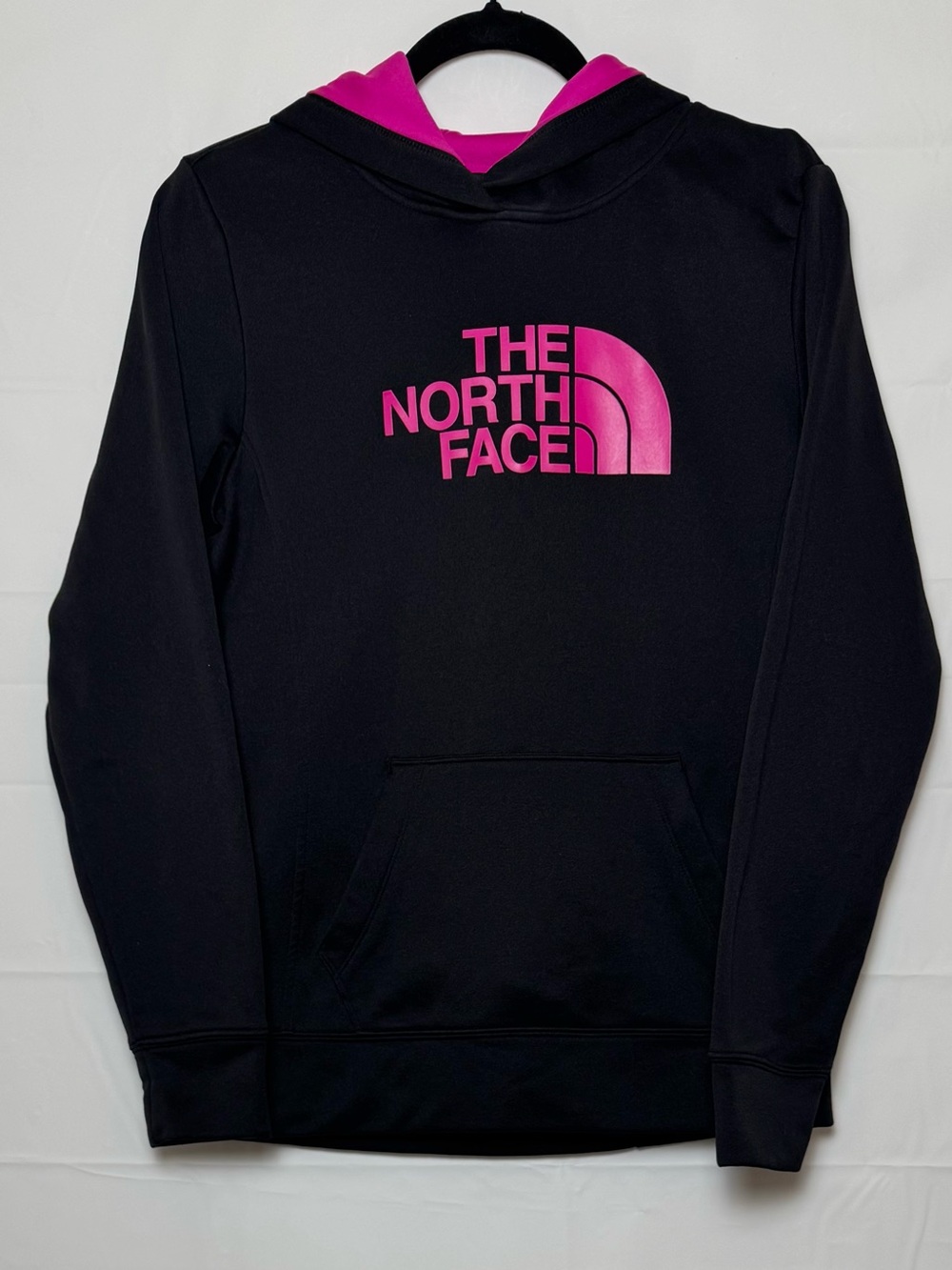 The North Face Black Women’s Pullover Hoodie with Pink Logo and Lining. M NWOT